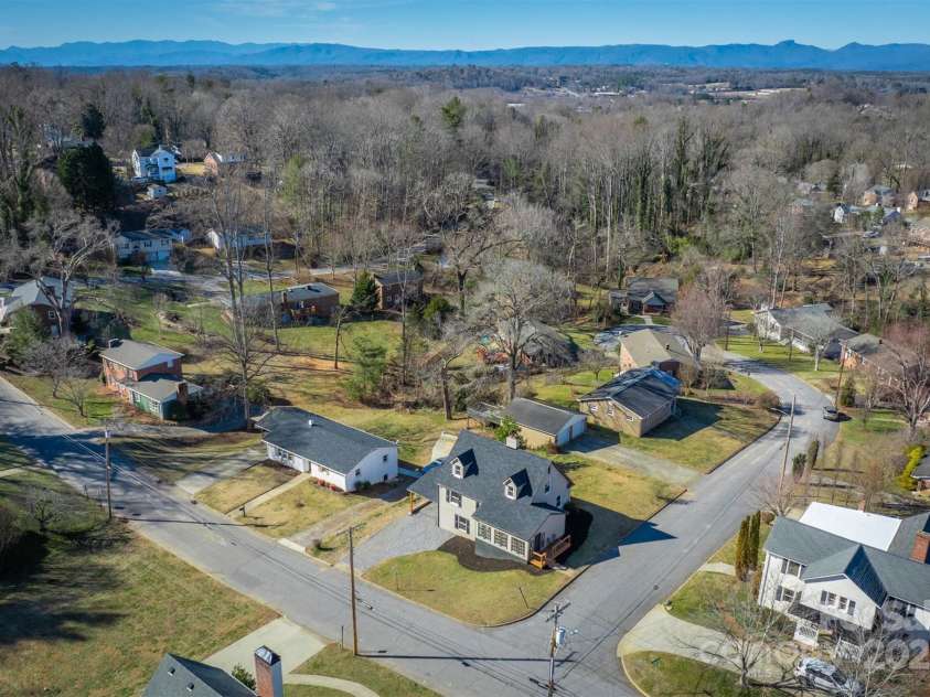 600 Collett Street, Morganton, NC 28655.  MLS# CAR4215752, YatesRealty ID 10761. 