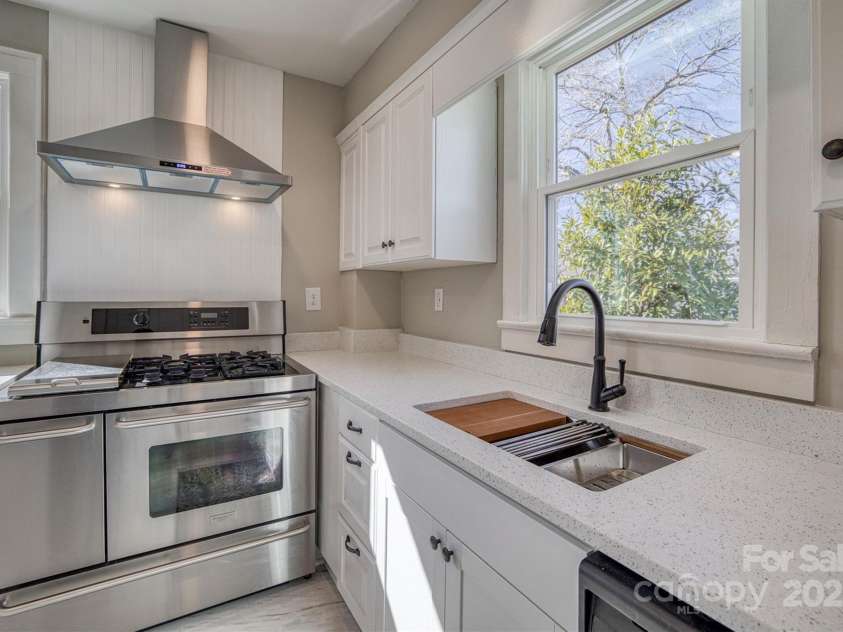 600 Collett Street, Morganton, NC 28655.  MLS# CAR4215752, YatesRealty ID 10761. 