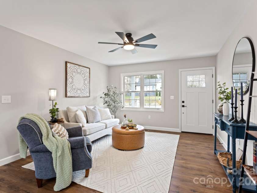 102 Justice Street, Hendersonville, NC 28739.  MLS# CAR4239318, YatesRealty ID 10763. 