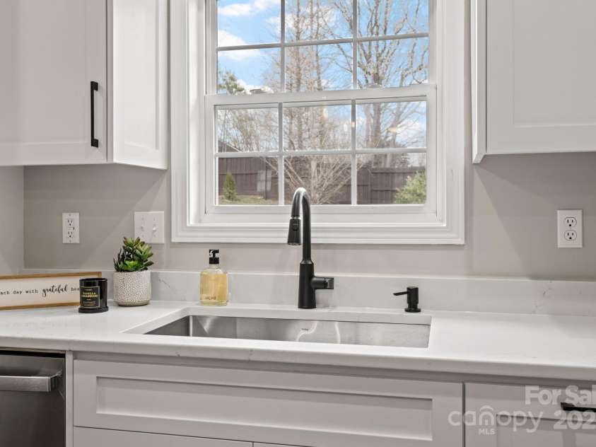 102 Justice Street, Hendersonville, NC 28739.  MLS# CAR4239318, YatesRealty ID 10763. 