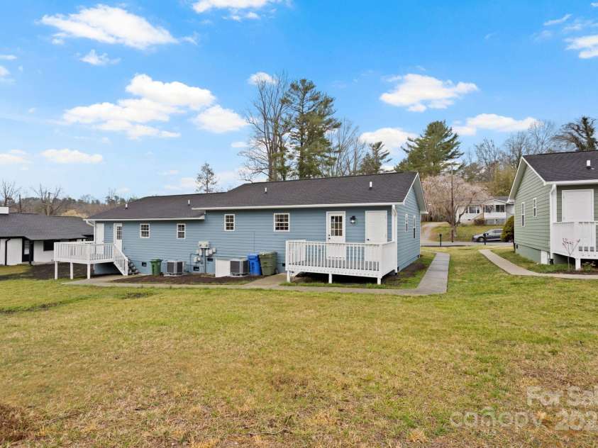 102 Justice Street, Hendersonville, NC 28739.  MLS# CAR4239318, YatesRealty ID 10763. 