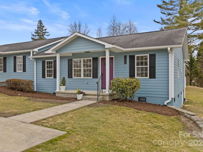 102 Justice Street, Hendersonville, NC 28739.  MLS# CAR4239318, YatesRealty ID 10763. 