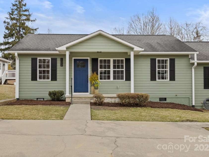 102 Justice Street, Hendersonville, NC 28739.  MLS# CAR4239318, YatesRealty ID 10763. 