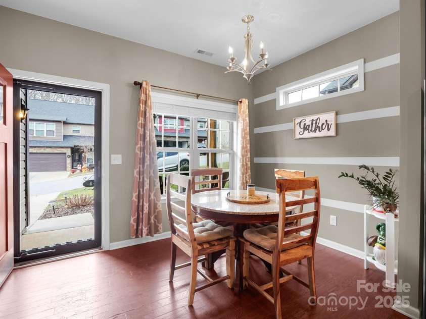 8 Mallard Run Drive, Arden, NC 28704.  MLS# CAR4238190, YatesRealty ID 10764. Beautiful and bright entry way with dining area.