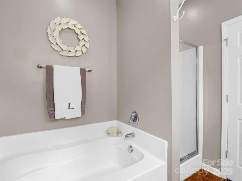 8 Mallard Run Drive, Arden, NC 28704.  MLS# CAR4238190, YatesRealty ID 10764. Deep soaker tub in the primary bath.