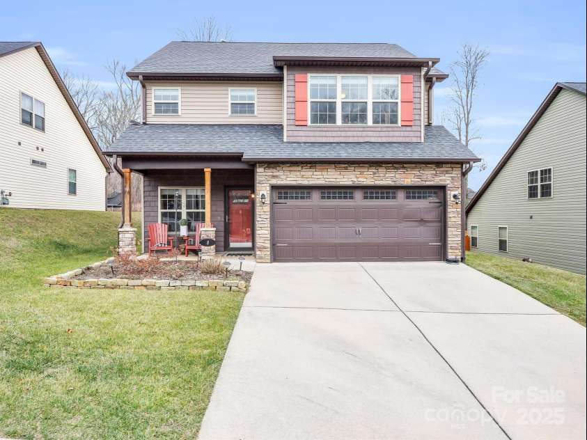 8 Mallard Run Drive, Arden, NC 28704.  MLS# CAR4238190, YatesRealty ID 10764. Gorgeous move-in ready home!