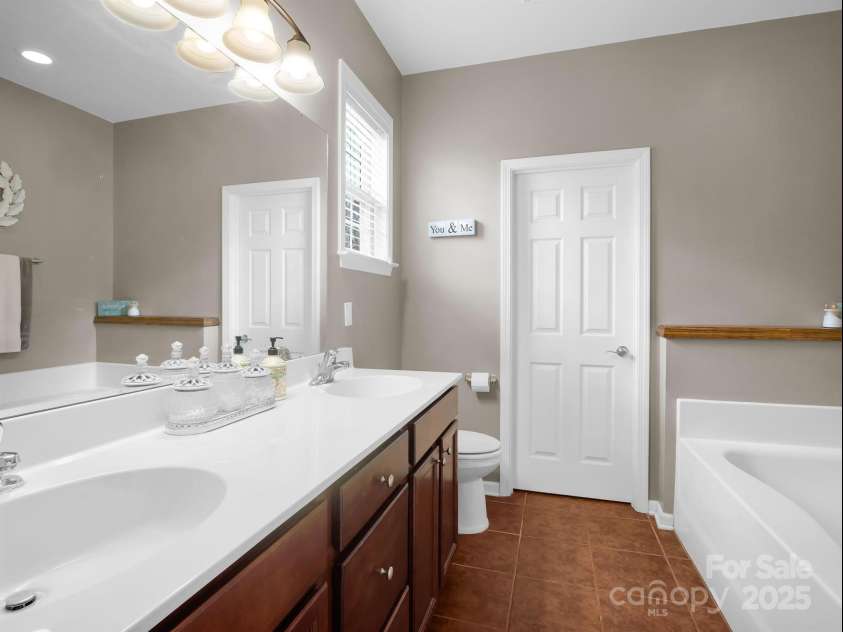 8 Mallard Run Drive, Arden, NC 28704.  MLS# CAR4238190, YatesRealty ID 10764. Primary Bathroom.