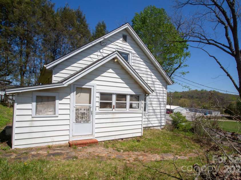 16 Terry Lane, Marion, NC 28752.  MLS# CAR4234198, YatesRealty ID 10765. 