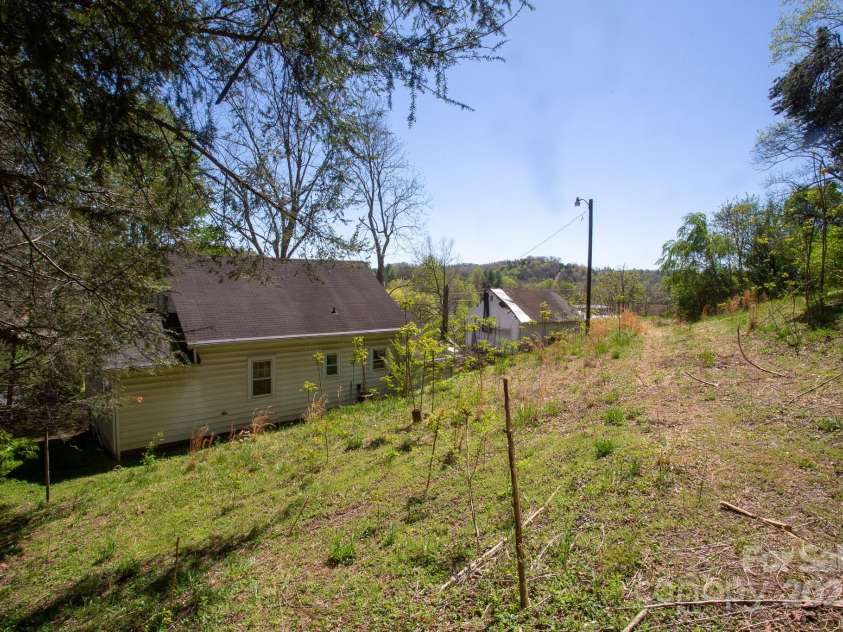 16 Terry Lane, Marion, NC 28752.  MLS# CAR4234198, YatesRealty ID 10765. 