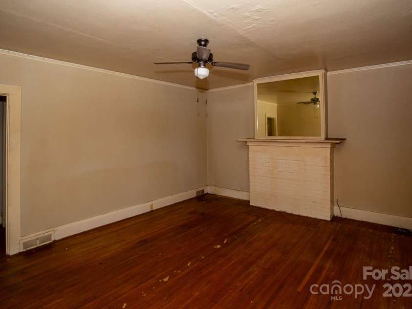 16 Terry Lane, Marion, NC 28752.  MLS# CAR4234198, YatesRealty ID 10765. 