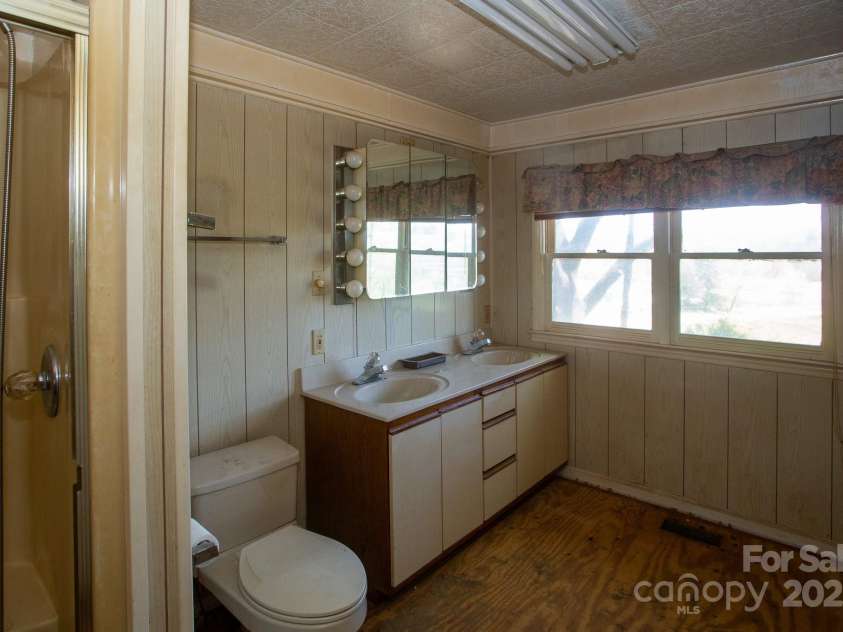 16 Terry Lane, Marion, NC 28752.  MLS# CAR4234198, YatesRealty ID 10765. 