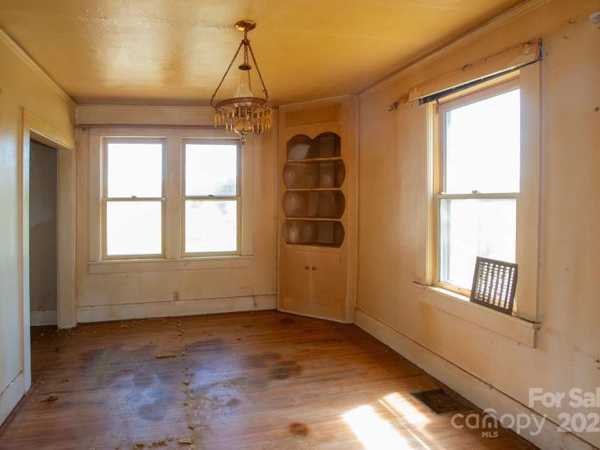 16 Terry Lane, Marion, NC 28752.  MLS# CAR4234198, YatesRealty ID 10765. 