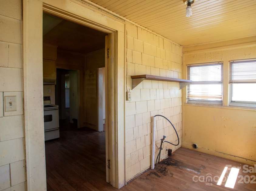 16 Terry Lane, Marion, NC 28752.  MLS# CAR4234198, YatesRealty ID 10765. 