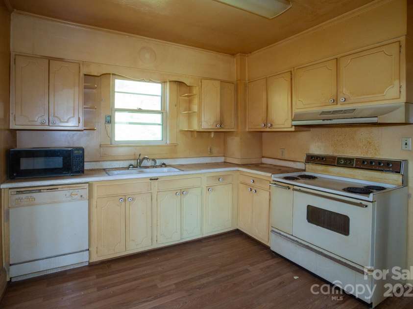 16 Terry Lane, Marion, NC 28752.  MLS# CAR4234198, YatesRealty ID 10765. 