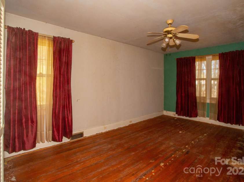 16 Terry Lane, Marion, NC 28752.  MLS# CAR4234198, YatesRealty ID 10765. 