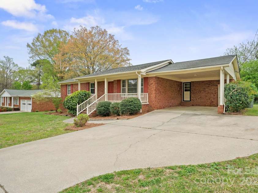 303 Windy Rush Road, Kannapolis, NC 28081.  MLS# CAR4242125, YatesRealty ID 10768. Front