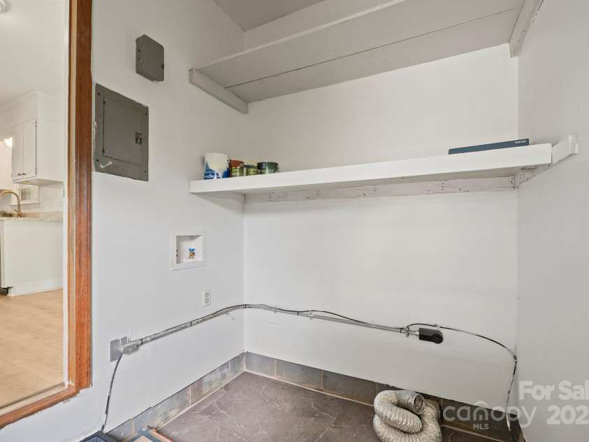 303 Windy Rush Road, Kannapolis, NC 28081.  MLS# CAR4242125, YatesRealty ID 10768. Laundry/utility room