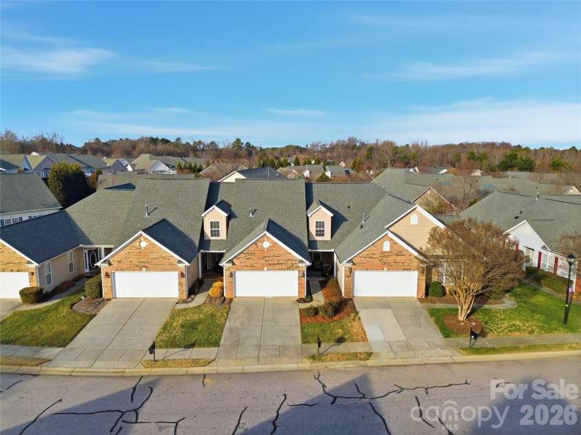335 Garnet Court, Fort Mill, SC 29708.  MLS# CAR4334059, YatesRealty ID 10769. 