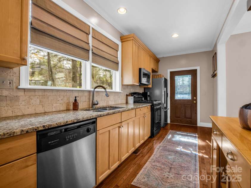 1401 Highland Avenue, Hendersonville, NC 28792.  MLS# CAR4220096, YatesRealty ID 1077. 