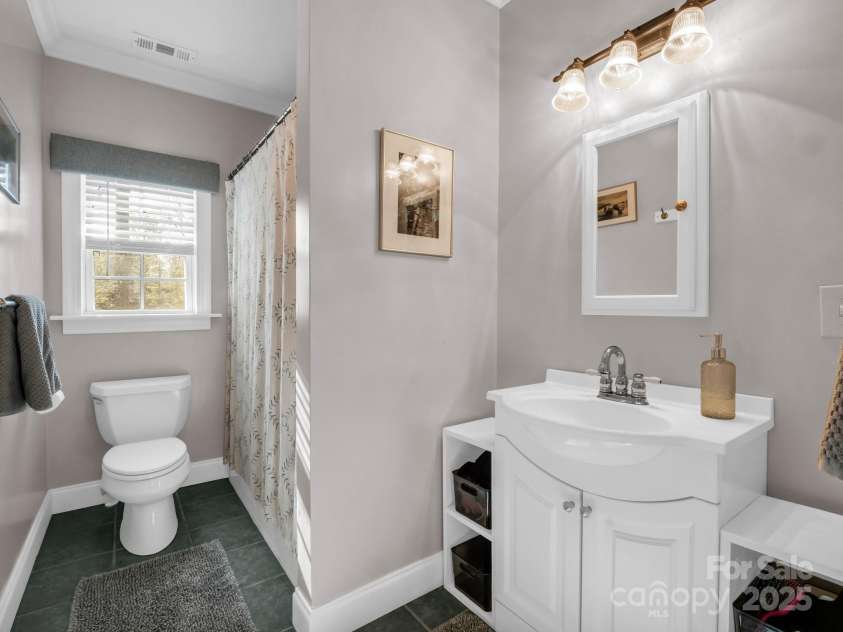 1401 Highland Avenue, Hendersonville, NC 28792.  MLS# CAR4220096, YatesRealty ID 1077. 