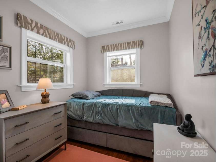 1401 Highland Avenue, Hendersonville, NC 28792.  MLS# CAR4220096, YatesRealty ID 1077. 