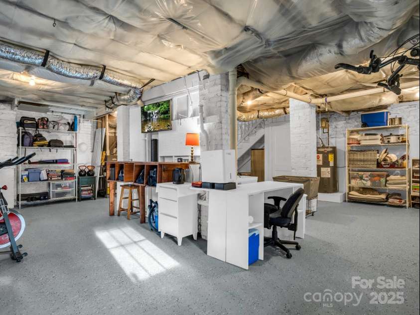 1401 Highland Avenue, Hendersonville, NC 28792.  MLS# CAR4220096, YatesRealty ID 1077. 