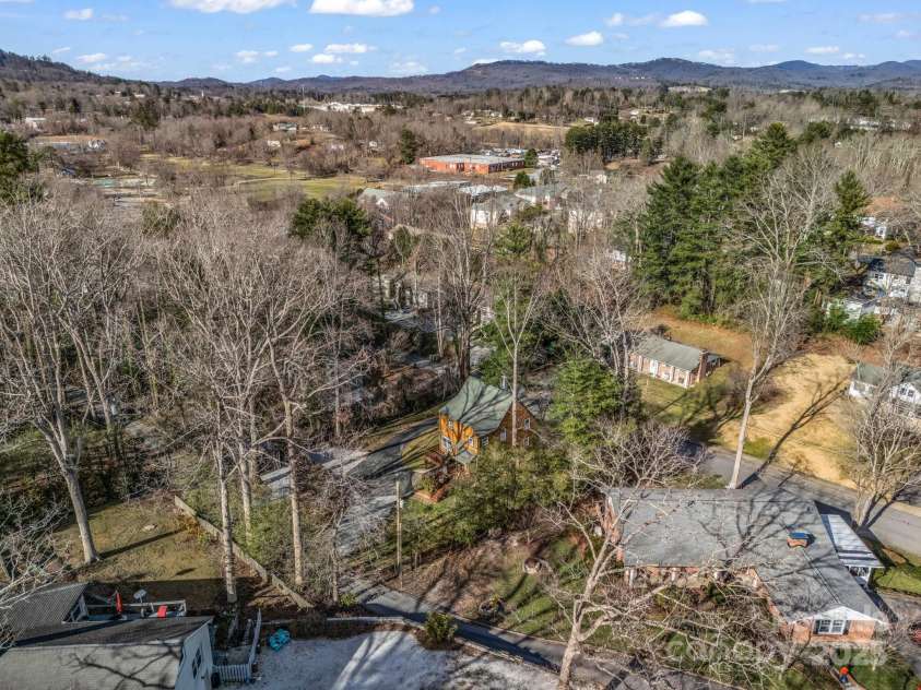 1401 Highland Avenue, Hendersonville, NC 28792.  MLS# CAR4220096, YatesRealty ID 1077. 