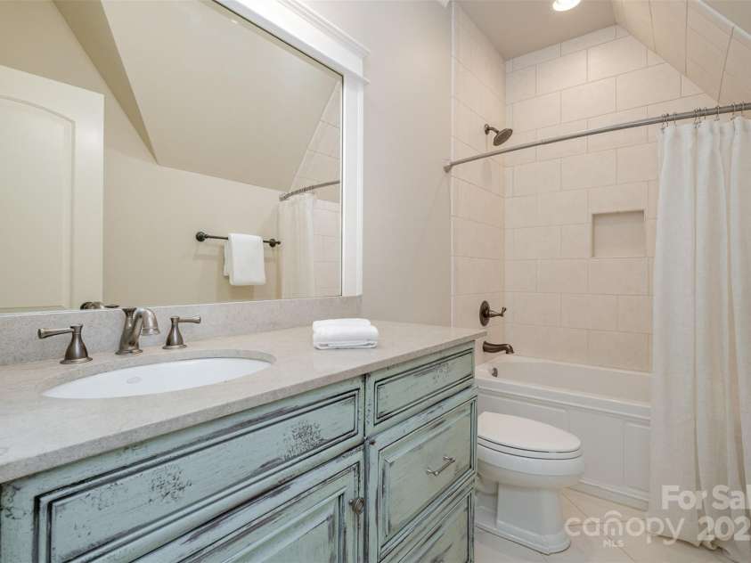 751 Mendenhall Court, Fort Mill, SC 29715.  MLS# CAR4239100, YatesRealty ID 10770. 2nd King suite bath
