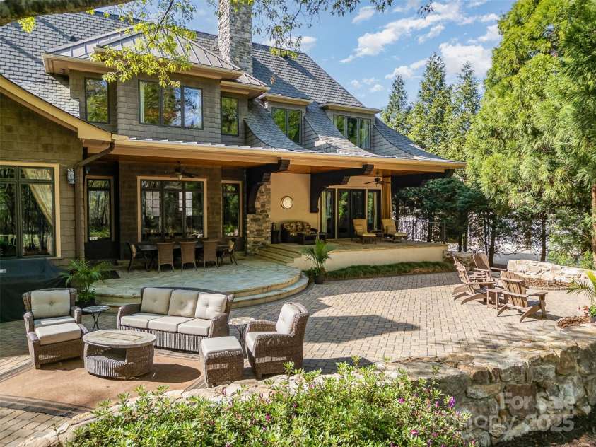 751 Mendenhall Court, Fort Mill, SC 29715.  MLS# CAR4239100, YatesRealty ID 10770. Gorgeous Entertainer's dream