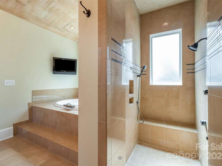 751 Mendenhall Court, Fort Mill, SC 29715.  MLS# CAR4239100, YatesRealty ID 10770. Primary Tub and large shower