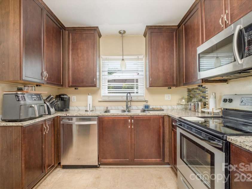 145 Driftwood Drive, Mooresville, NC 28117.  MLS# CAR4253842, YatesRealty ID 10771. Kitchen