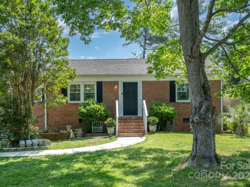 145 Driftwood Drive, Mooresville, NC 28117.  MLS# CAR4253842, YatesRealty ID 10771. Welcome home
