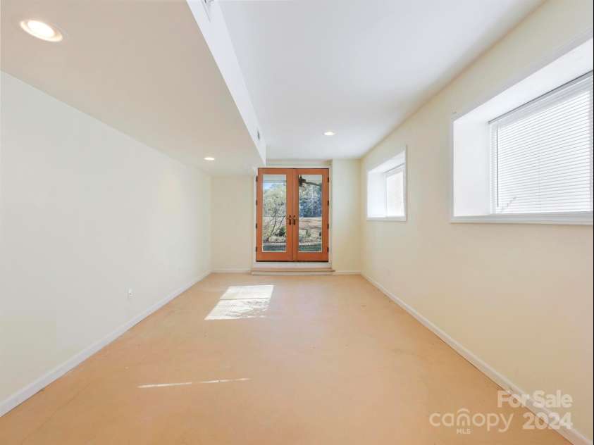 78 Assembly Drive, Flat Rock, NC 28731.  MLS# CAR4084810, YatesRealty ID 10772. 