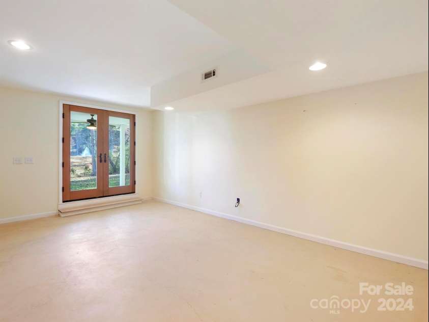 78 Assembly Drive, Flat Rock, NC 28731.  MLS# CAR4084810, YatesRealty ID 10772. 