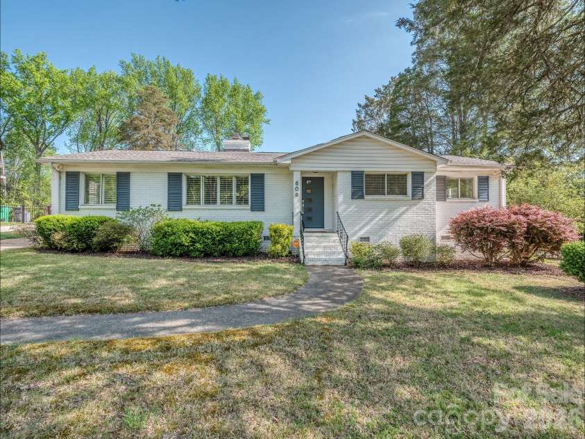 609 Cooper Drive, Charlotte, NC 28210.  MLS# CAR4365650, YatesRealty ID 10774. 