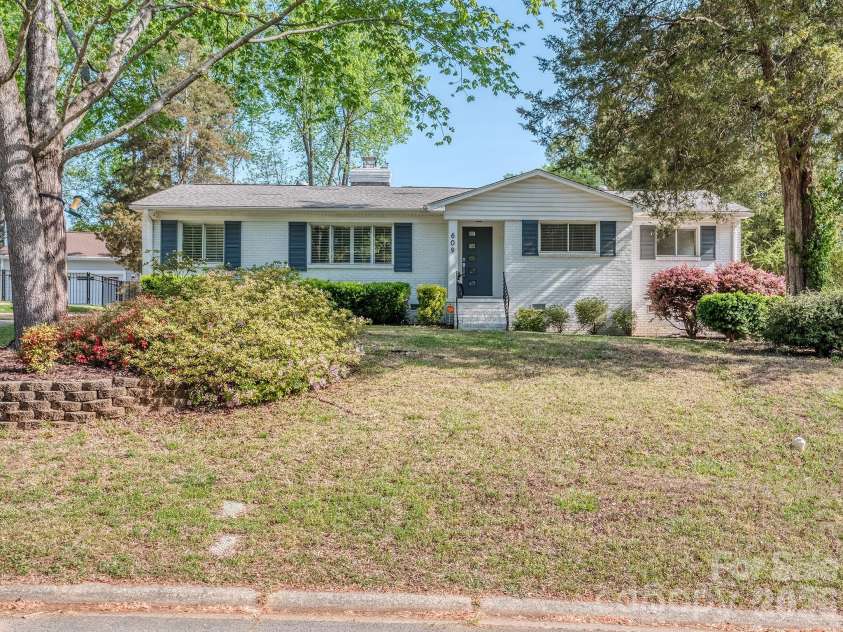 609 Cooper Drive, Charlotte, NC 28210.  MLS# CAR4365650, YatesRealty ID 10774. 