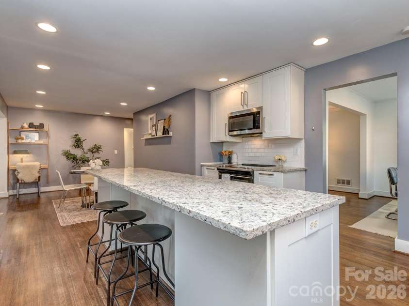 609 Cooper Drive, Charlotte, NC 28210.  MLS# CAR4365650, YatesRealty ID 10774. 