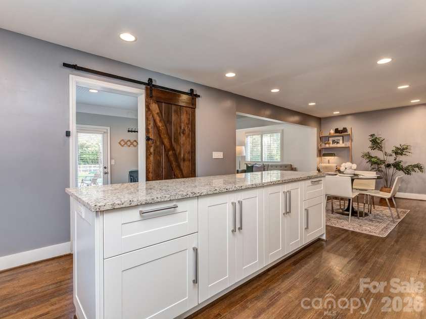 609 Cooper Drive, Charlotte, NC 28210.  MLS# CAR4365650, YatesRealty ID 10774. 