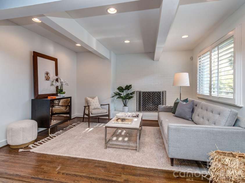 609 Cooper Drive, Charlotte, NC 28210.  MLS# CAR4365650, YatesRealty ID 10774. 