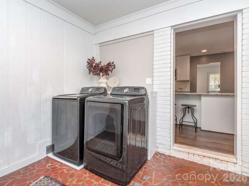 609 Cooper Drive, Charlotte, NC 28210.  MLS# CAR4365650, YatesRealty ID 10774. 