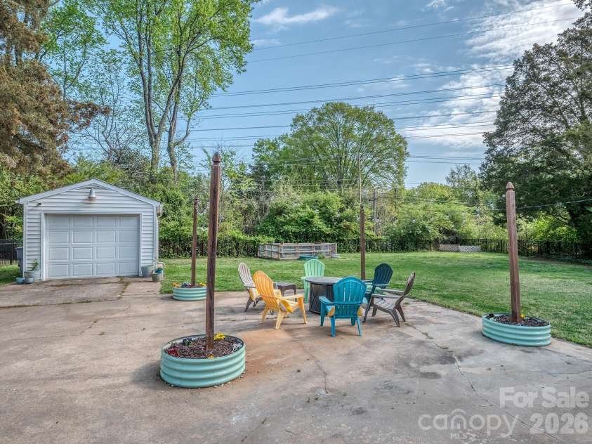 609 Cooper Drive, Charlotte, NC 28210.  MLS# CAR4365650, YatesRealty ID 10774. 