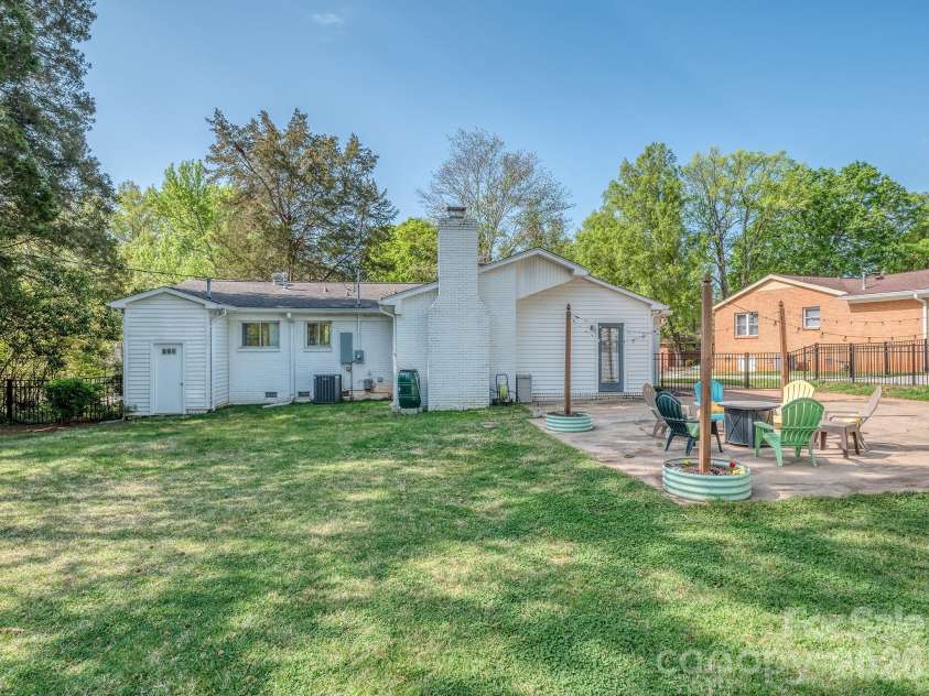 609 Cooper Drive, Charlotte, NC 28210.  MLS# CAR4365650, YatesRealty ID 10774. 