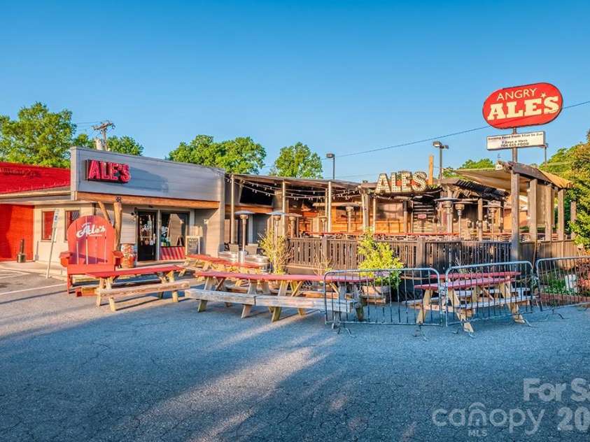 609 Cooper Drive, Charlotte, NC 28210.  MLS# CAR4365650, YatesRealty ID 10774. 