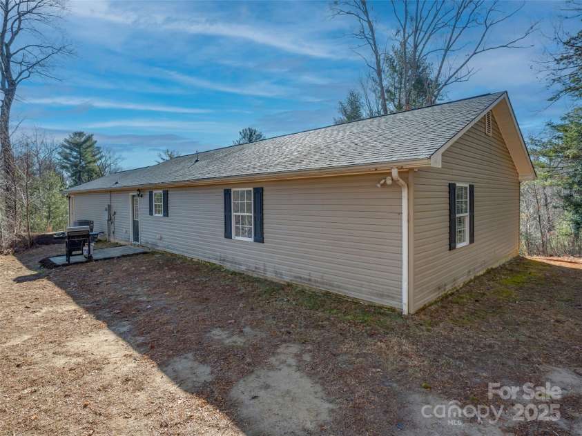 1077 Summit Springs Drive, Flat Rock, NC 28731.  MLS# CAR4218532, YatesRealty ID 10776. 