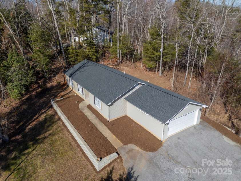 1077 Summit Springs Drive, Flat Rock, NC 28731.  MLS# CAR4218532, YatesRealty ID 10776. 