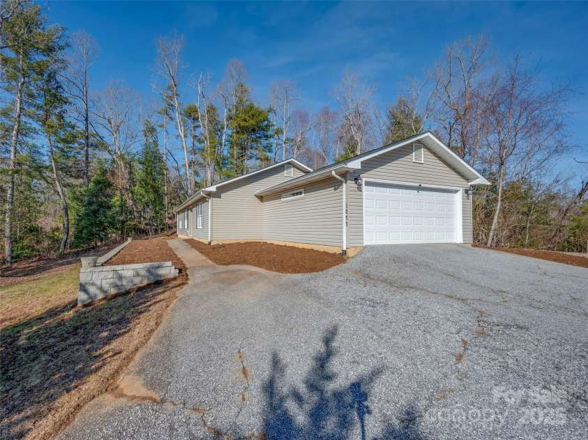 1077 Summit Springs Drive, Flat Rock, NC 28731.  MLS# CAR4218532, YatesRealty ID 10776. 