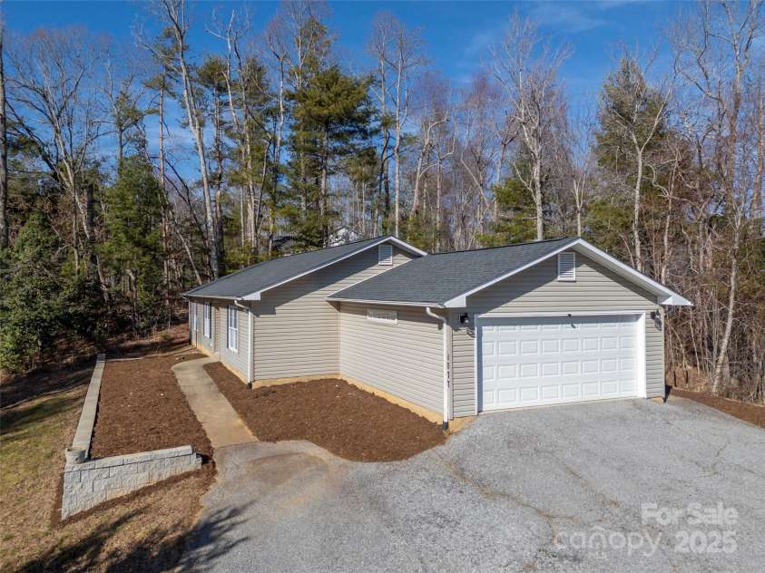 1077 Summit Springs Drive, Flat Rock, NC 28731.  MLS# CAR4218532, YatesRealty ID 10776. 