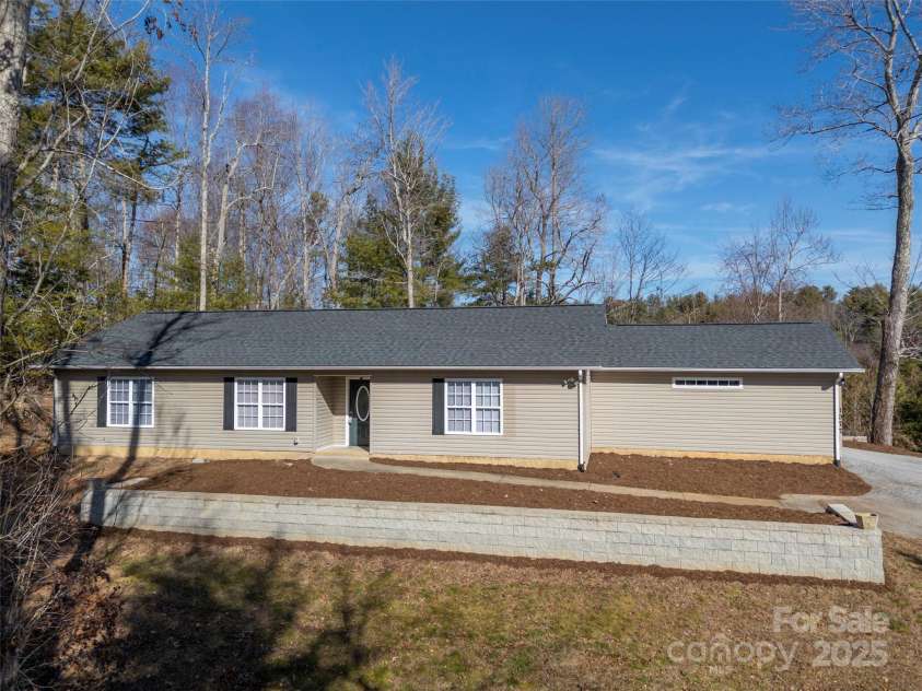 1077 Summit Springs Drive, Flat Rock, NC 28731.  MLS# CAR4218532, YatesRealty ID 10776. 