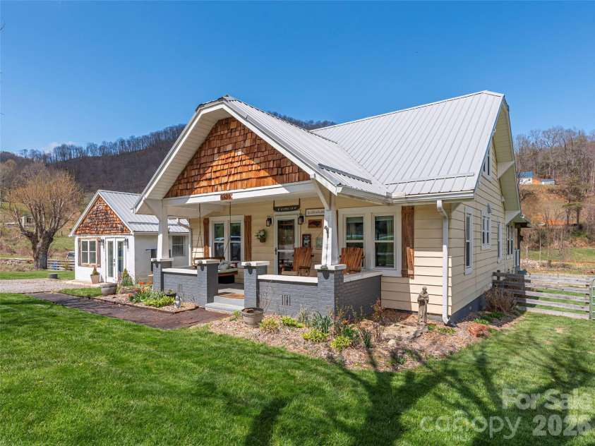 4896 Dutch Cove Road, Canton, NC 28716.  MLS# CAR4364484, YatesRealty ID 10776. 