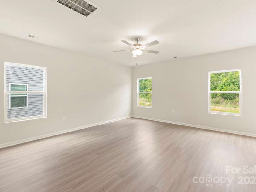 102 Lightning Drive, Shelby, NC 28152.  MLS# CAR4234121, YatesRealty ID 10777. 